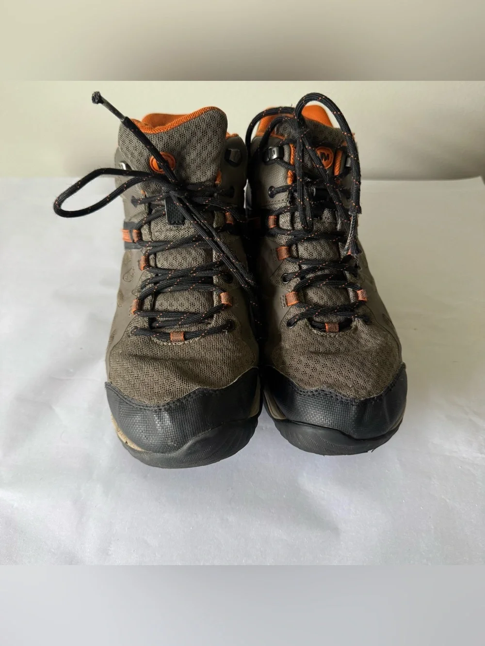 MERRELL Size 9 Men’s Boulder Waterproof Hiking Boots